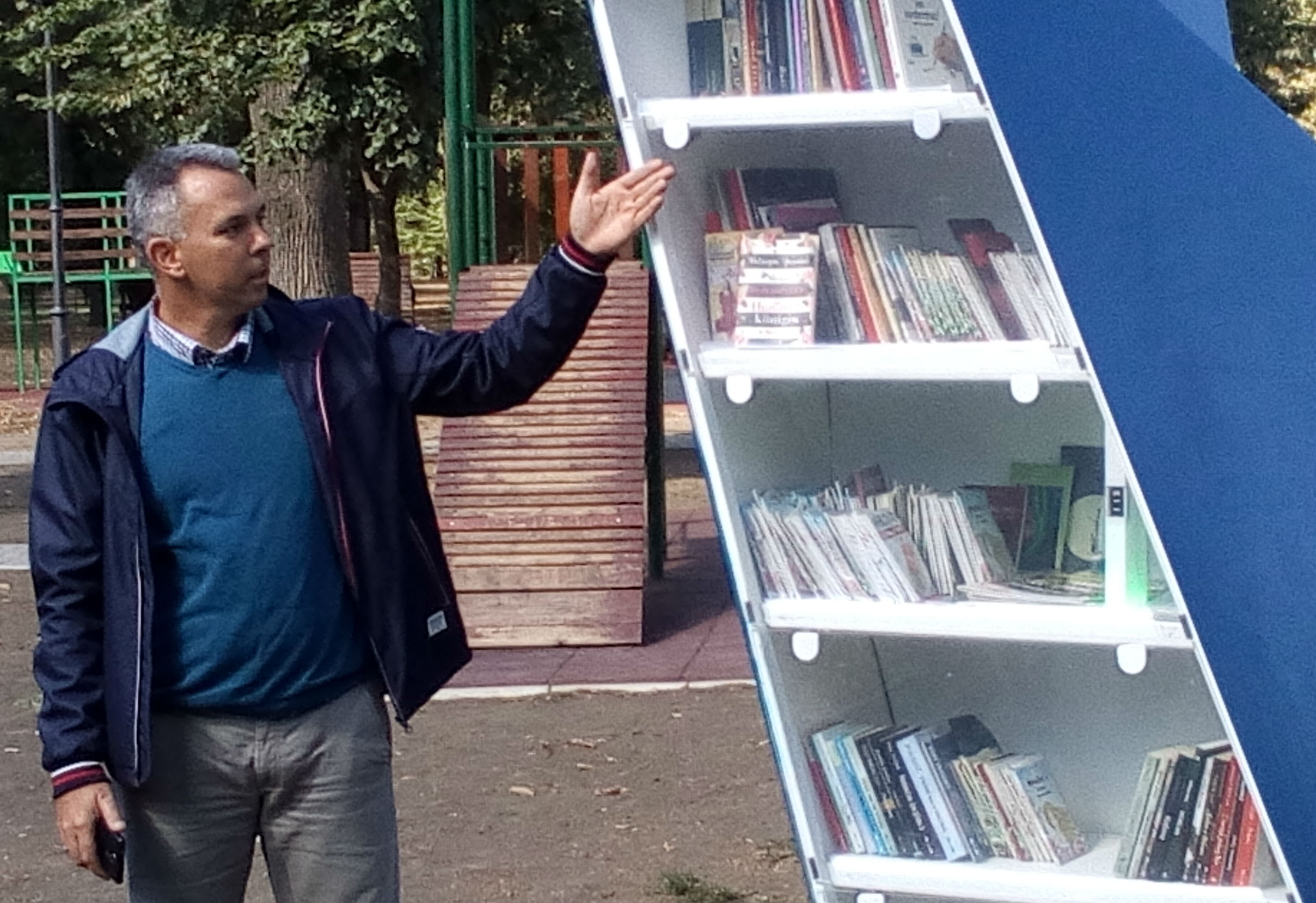 1 Lazar Josanov objasnjava specificnosti ove Biblioteke i ulogu solarnih panela