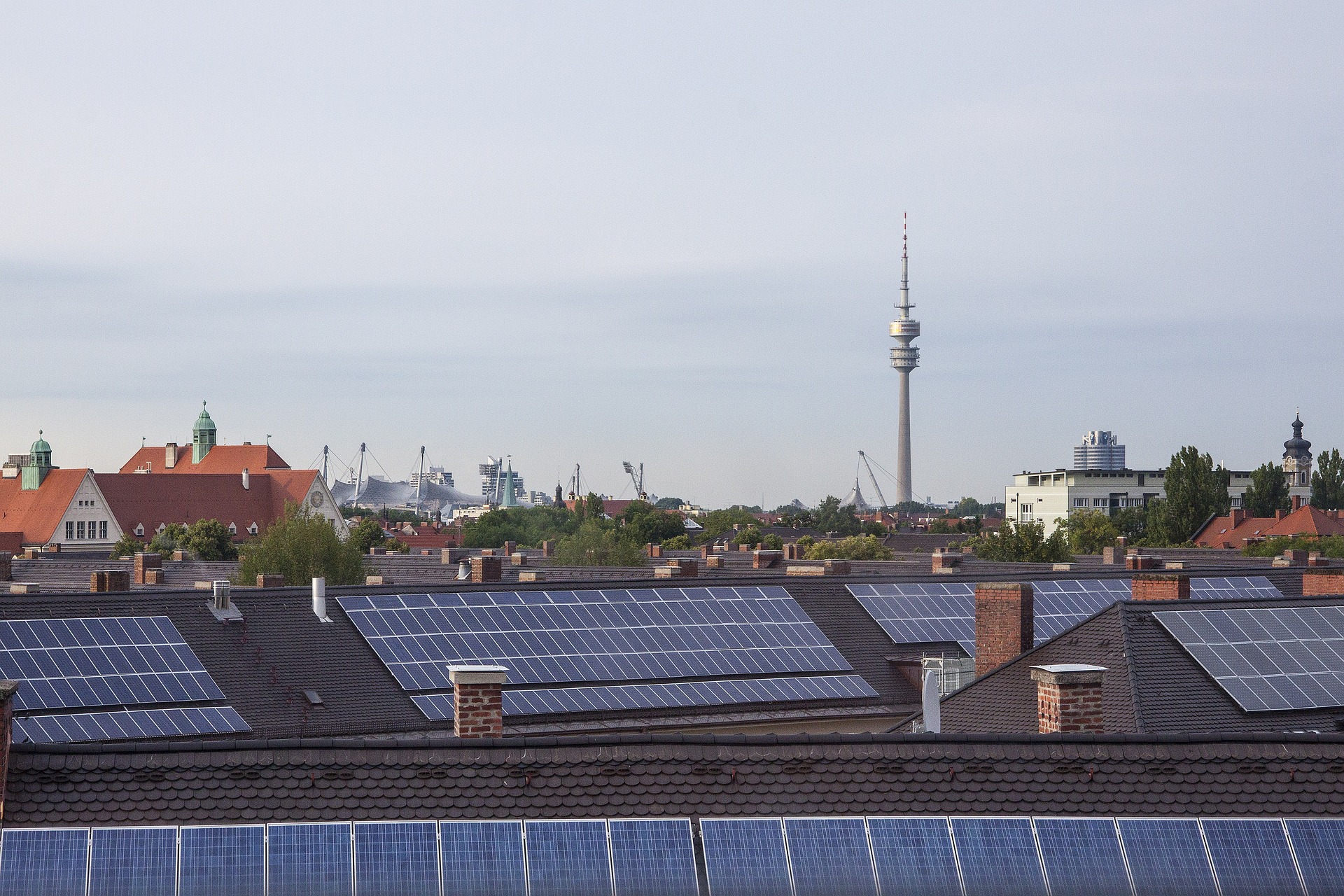 bavarska minhen krov sa solarnim panelima prozjumer