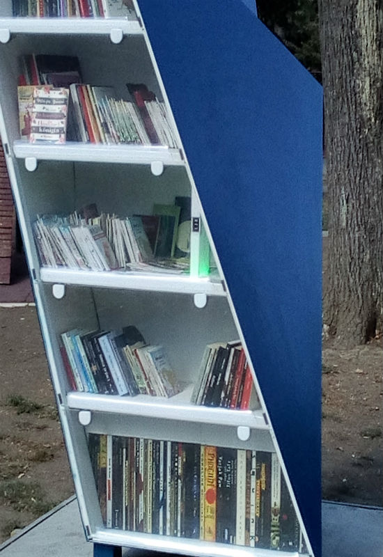 6 knjige u biblioteci