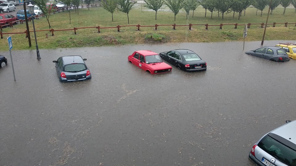0 automobili pod vodom