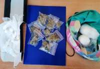 Prilikom pretresa kuće 18-ogodišnjaka policija je pronašla oko 298,2 grama amfetamina i 36,6 grama marihuane