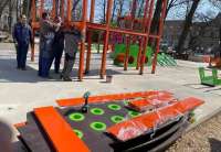 U Gradskom parku danas je počelo postavljanje multifunkcionalnih sprava na novom velikom dečjem igralištu