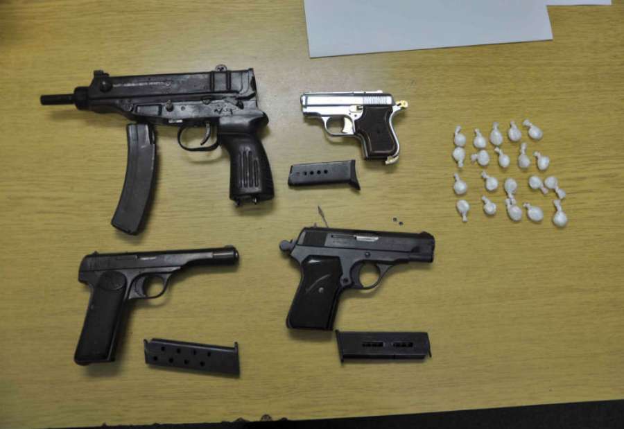 Prilikom pretresa kuće u Pančevu nađeni kokain i četiri pištolja