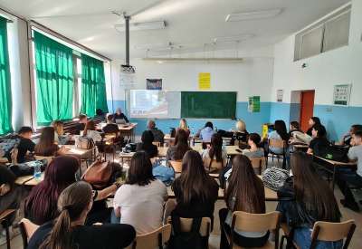 Zamenik &scaron;efa ove radne jedinice JKP-a &bdquo;Higijena&ldquo; Pančevo&ldquo; Vladimir Zec predavao je o čipovanju pasa i mačaka, sterilizaciji, vakcinaciji, odgovornom vlasni&scaron;tvu, boravku pasa u prihvatili&scaron;tu i životu napu&scaron;tenih jedinki na ulici