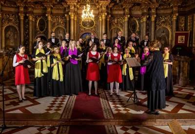 Na repertoaru su bila klasična dela duhovne muzike, molitve koje se pevaju na liturgiji, ali i savremene kompizicije