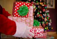 Deda Mraz je u Ivanovu uručio deci novogodišnje paketiće
