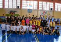 Učesnici turnira u badmintonu održanog u Železniku