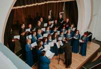 Pančevačko srpsko crkveno pevačko društvo je u petak, 27. maja gostovalo u Sokolskom domu u Obrenovcu, gde je zajedno sa horom „Obrenovačke devojke“ održalo koncert 