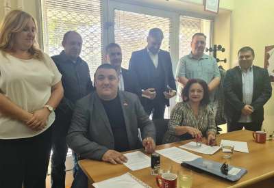 Sporazum su potpisali Mariana Stratulat, direktorka NIU Libertatea i Ozren Simjanovski, direktor Novinsko izdavačke ustanove Makedonski informativni i izdavački centar