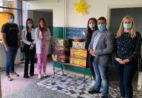 Marko Mladenović, narodni poslanik odneo je poklone na Dečje odeljenje Opšte bolnice u Pančevu