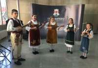  Članovi Dečjeg tamburaškog orkestra KUD-a „Stanko Paunović“, koji su izveli splet narodnih igara iz Banata