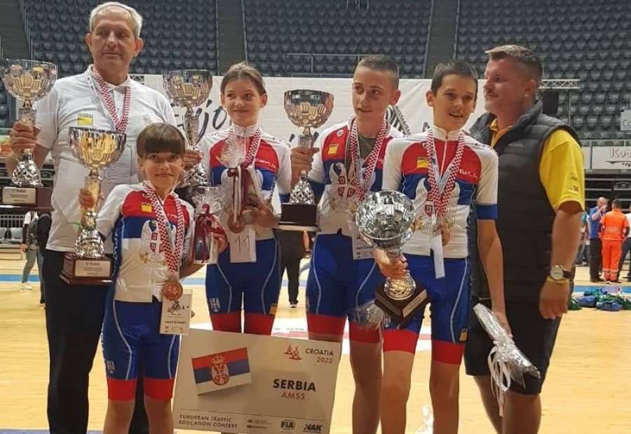 Evropski prvaci u poznavanju saobraćaja - deca iz Srbije među kojima su i dvoje osnovaca iz Omoljice