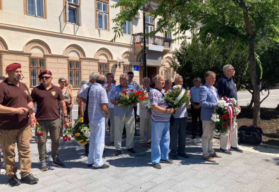 Organizovano je polaganje venaca na biste Narodnih heroja Olge Petrov, Marka Kulića i Stevice Jovanovića
