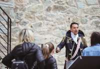 U ulozi barona LoPre&scaron;tija nalazi se turistički vodič Ilija Jacanović, koji posetioce vraća vi&scaron;e od dva veka unazad i oživljava jednu od najzanimljivijih ličnosti zajedničke istorije Banata i Braničeva