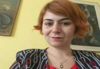 Marina Ankajcan radi kao lektorka i novinarka u Novinsko-izdavačkoj ustanovi ,,Libertatea“ sa sedištem u Pančevu, koja ima delatnost na rumunskom jeziku