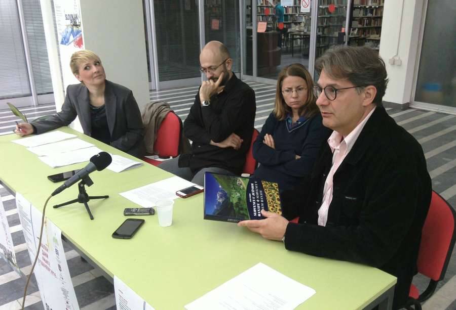 Novinar Nenad Živković na konferenciji za novinare je rekao da je reč o knjizi koju je izdalo Udruženje Slovenaca “Logarska dolina” još 2014. godine, ali da će ipak ovo biti njeno prvo javno predstavljanje
