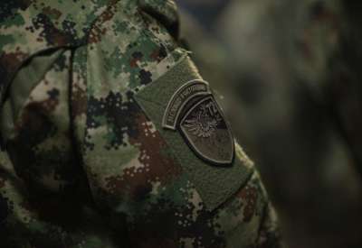 Zakon o vojnoj, radnoj i materijalnoj obavezi, propisuje da služenje vojnog roka traje šest meseci
