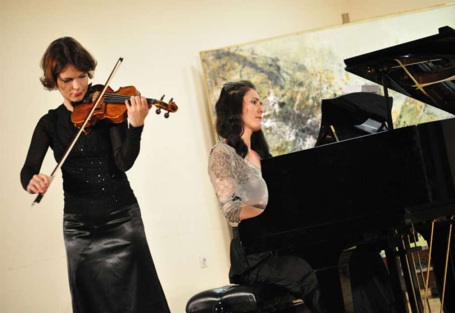 Mina Mendelson (violina) i Senka Simonović (klavir) nastupiće 2. marta od 18.30 u Pančevu