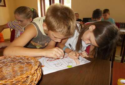 Rad sa decom i spremanje radova za konkurs karikture započet je ovog vikenda u Banatskom Brestovcu