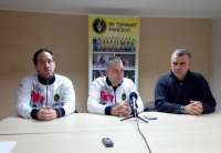 Golman Radule Radulović, pomoćni trener Goran Belić i novinar Slobodan Damjanović