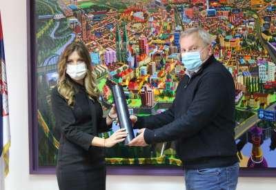 Dr Slobodan Ovuka u ime Opšte bolnice Pančevo primio je Novembarsku nagrada Grada Pančeva