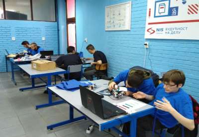Mašinska škola Pančevo domaćin je regionalnog takmičenja iz robotike