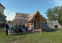 Ova poseta je organizovana pod sloganom „Neolitsko druženje i ljubav kroz istoriju“ kako bi učenicima petog razreda koje posebno interesuje istorija, bolje približili rani neolit, koji se obrađuje baš u petom razredu u sklopu časova o praistoriji