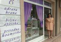 Prodavnica “Lavanda i Lan” je u Ulici Miloša Obrenovića 5a, Pančevo, a radi od 8 do 20 sati radnim danima i subotom od 8 do 15 sati
