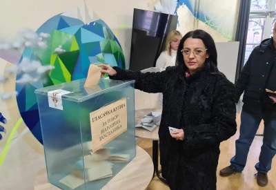 - Gradska menadžerka Grada Pančeva Maja Vitman i kandidatkinja za poslanicu na pokrajinskim izborima glasala je danas na biračkom mestu broj 39 – Dom omladine u Pančevu