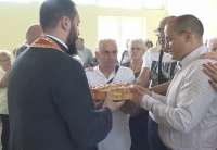 Tradicionalnoj ceremoniji sečenja slavskog kolača u prostorijama mesne zajednice prisustvovali su predstavnici lokalne vlasti, članovi zajednice kao i brojni gosti