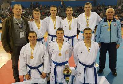 Seniorska ekipa Karate kluba Dinamo treći put u istoriji kluba je osvojila zlatnu medalju i titutulu šampiona Premijer karate lige Srbije