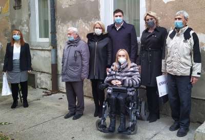 Ministarka Kisić Tepavčević i gradonačelnik Pančeva sa saradnicima u Savezu slepih Pančevo
