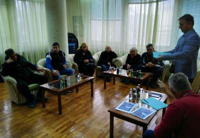 Ugovore je uručio Milenko Čučković, član gradskog veća za socijalna pitanja