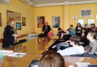 Svetlana Nikolin i Valentin Mik s đacima O&Scaron; Žarko Zrenjanin u Banatskom Novom Selu