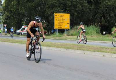 U glavnoj trci dana, na distancama 0,75 km plivanja, 20 km bicikla i 5 km trčanja najbrži je bio Danilo Jovanović 