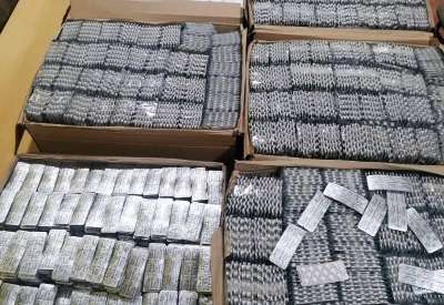 Policija je u Kovinu, u automobilu „reno“ kojim je upravljao S. S., pronašla 46.329 blistera tableta sa liste psihoaktivnih supstanci