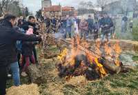 U naselju Kotež u Pančevu organizovano je osvećenje i paljenje badnjaka
