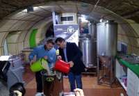 Nj.E. Ambasador Republike Mađarske u Srbiji, dr Atila Pinter, je skuvao svoje pivo u nastavku humanitarne akcije “Sve nas pivo spaja”