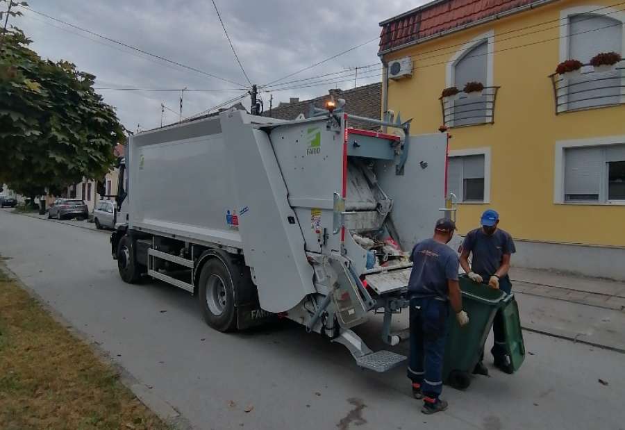 JKP „Higijena“ Pančevo kupilo je pre dve nedelje dva nova vozila sa nadgradnjom za prihvat kućnog otpada koji će radnoj jedinici „Iznošenje otpada“ olakšati dvosmenski rad