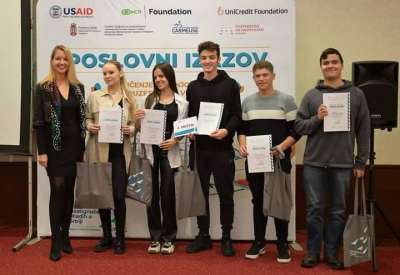 Drugog dana takmičenja učestvovale su i učenice ekonomske škole Milica Škrbić i Dijana Poposki iz 4-2 i Tamara Vučan iz 4-1