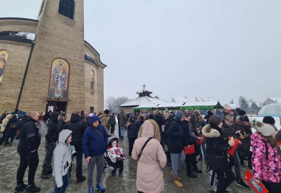 Mesna zajednica Mladost u Pančevu obeležila Svetog Savu na platou ispred crkve „Sveti Sava“