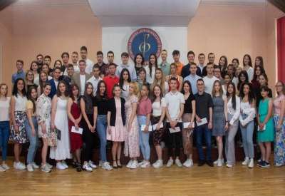 Nagrađeno je 65 srednjoškolaca, 53 maturanata srednjih škola dobilo je diplomu „Vuk Karadžić“, 7 oba priznanja, dok je pohvalu „Učenik generacije“ dobilo 5 maturanata