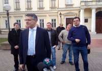 Aleksandar Popović, kandidat DSS za predsednika Srbije predstavio se novinarima ispred Narodnog muzeja u Pančevu