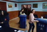 Svi registrovani korisnici usluga JKP-a „Higijena“ Pančevo u Dolovu imaju pravo da besplatno preuzmu posudu namenjenu prikupljanju PET boca, papira, kartona, aluminijumskih i čeličnih limenki – radnim danima, od 9 do 17 sati