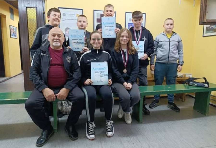 Ognjen Dželetović je osvojio srebrnu medalju puškom, a pištoljem su osvojili bronzane medalje Petra Papić i Vuk Vojnović