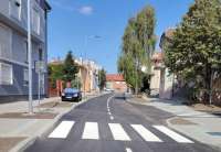 Rekonstruisana je saobraćajnica dužine 187 metara i &scaron;irine pet metara, namenjena dvosmernom saobraćaju