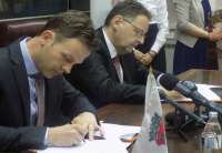 Gradonačelnik Beograda Siniša Mali i gradonačelnik Pančeva Saša Pavlov potpisali su danas u Pančevu Sporazum o unapređenju javnog prevoza između dva grada