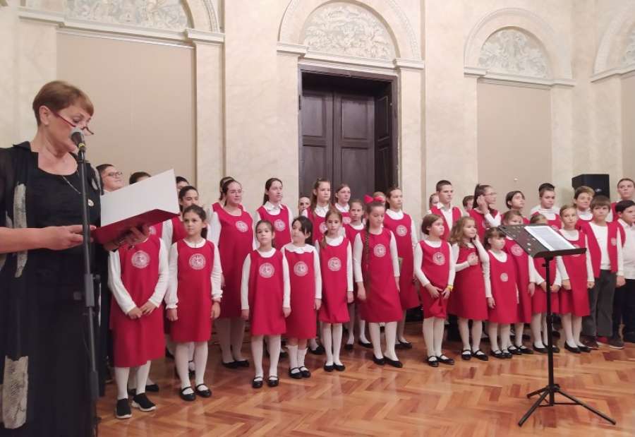 Na otvaranju publika je mogla da čuje Dečji hor i Podmladak Pančevačkog srpskog crkvenog pevačkog društva