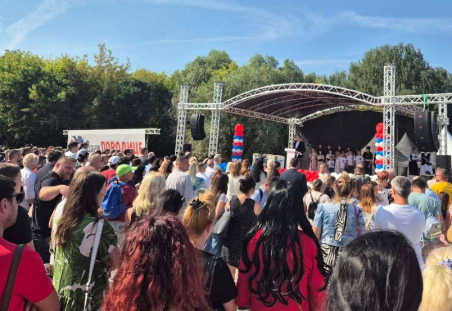 Manifestaciji u Perlezu su u ime Grada Pančeva prisustvovali predstavnici lokalne samouprave i udruženja žena koji su predstavili pronatalitetne mere koje se sprovode u Pančevu, kao i bogat kulturni i društveni život našeg grada