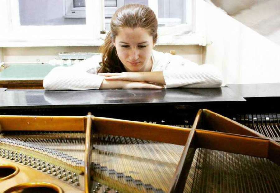 Ana Krstajić se bavi savremenom klasičnom, elektroakustičnom i primenjenom muzikom